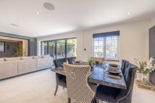 5 Bed Home in Datchet with Garden & Parking - 9