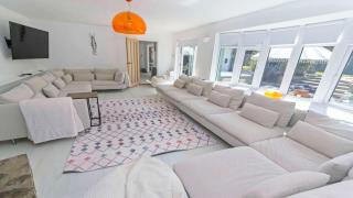 Shippenrill Croyde - Sleeps 14 - Hot Tub option - Stylish Home with fire pit, table tennis & dog friendly - 9