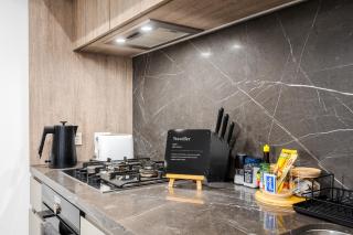 Modern CBD 2BR Free Gym & Pool Walk Everywhere - 7