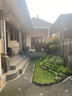 Permana Guesthouse - 9