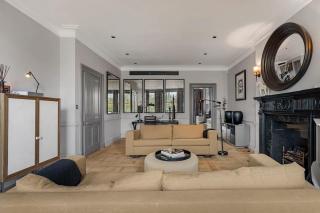 Spacious 2 bedroom apartment in Cadogan Square - 0