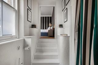 Spacious 2 bedroom apartment in Cadogan Square - 2