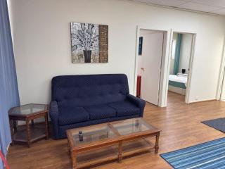 MetaWise Charming Retreat at Huntingdale E4 - 5