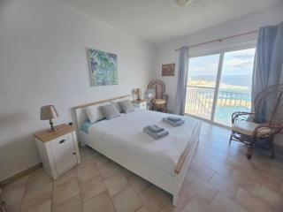6th floor seafront apartment with open sea views - 0