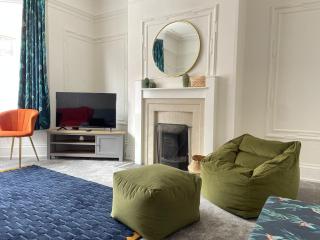 5 Bedroom Spacious Victorian across Royal Infirmary with FREE Parking - 9