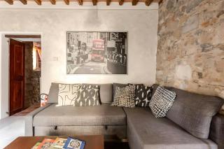 Medieval Stone House In The Garfagnana Hills - 3