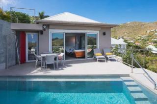 Luxurious Hillside Villa with Panoramic Views - 0