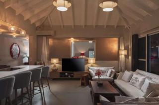 Luxurious Hillside Villa with Panoramic Views - 6