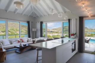 Luxurious Hillside Villa with Panoramic Views - 5