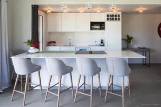 Luxurious Hillside Villa with Panoramic Views - 3