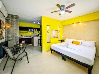 Romantic Escape I 500m Award-Winning Beach I Memory Foam King Bed I AC Kitchen WiFi 3B - 9