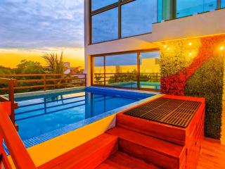 2 Units I 500m Award Winning Beach I King Bed Kitchen I AC Pool Patio Gym 2522 - 0