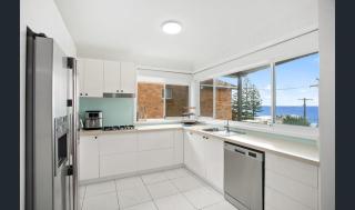 Family comfort across the road from North Beach - 3