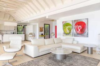 Island Getaway Offering Spectacular Sea Outlook - 9