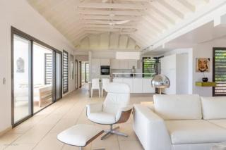 Island Getaway Offering Spectacular Sea Outlook - 7