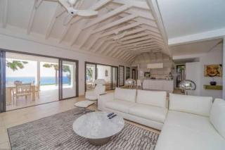 Island Getaway Offering Spectacular Sea Outlook - 6