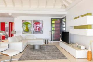 Island Getaway Offering Spectacular Sea Outlook - 5