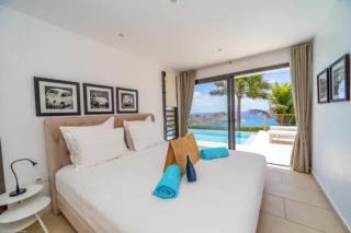Island Getaway Offering Spectacular Sea Outlook - 8