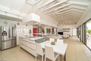 Island Getaway Offering Spectacular Sea Outlook - 3