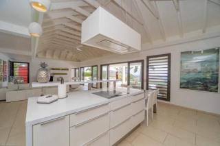 Island Getaway Offering Spectacular Sea Outlook - 1