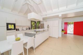 Island Getaway Offering Spectacular Sea Outlook - 1