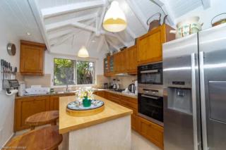 Caribbean Love Nest With Romantic Ambiance - 2