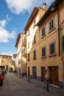 Piazza Grande-Giallo Cremisi - 2