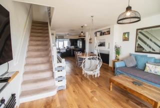 Pebbles Beach House By Air Premier - 5