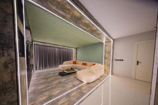 شقة بغرفة سينما وصالة وغرفتين نوم بالمروج - 7