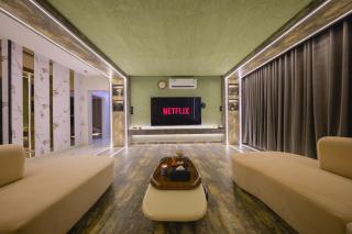 شقة بغرفة سينما وصالة وغرفتين نوم بالمروج - 3