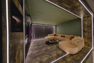 شقة بغرفة سينما وصالة وغرفتين نوم بالمروج - 2