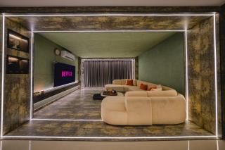 شقة بغرفة سينما وصالة وغرفتين نوم بالمروج - 5