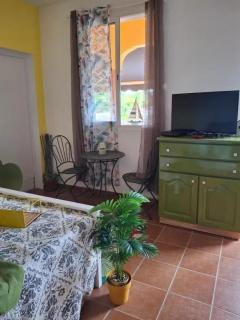 Maison accueillante à Sainte-Rose, 25 m² et balcon - 5