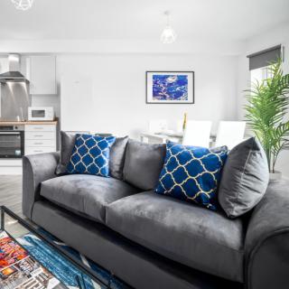 Two Bedrooms Apartment - Parking - Cradley Heath 51C - 3