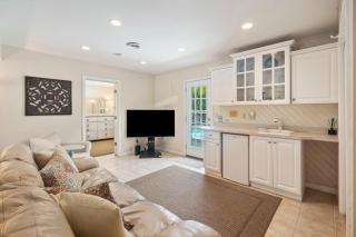 CA411: 411 Carolina Blvd. - 3