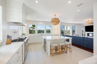 INT44: 44 Intracoastal Court - 3