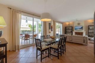 Ferienvilla, mit Pool, großer Terrasse und atemberaubenden Meerblick u Bergblick - 9