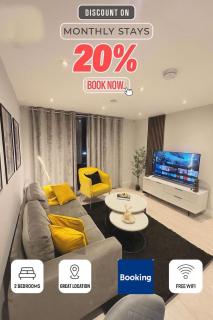 Modern 2 Bed, 2 Bath Apt with Ensuite By Avalora Short Lets & Serviced Accommodation Salford, Near Tram Central Manchester, Train station, Parking - Manchester - 0