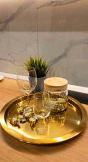 Modern Apartment with Free Parking & Balcony - Lannister Residence - 6