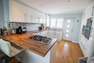 Serenity "your calm seafront retreat" By Air Premier - 4