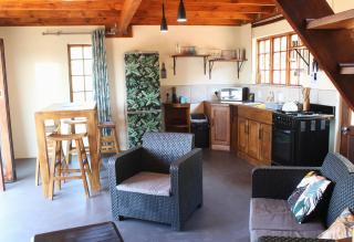 Oppiberg Cottage with River View - 4