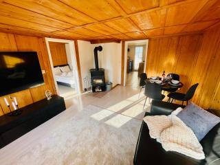 -TheUrbanist- Cozy Free Parking Fast WiFi - 4