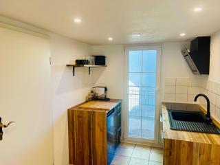 -TheUrbanist- Cozy Free Parking Fast WiFi - 6