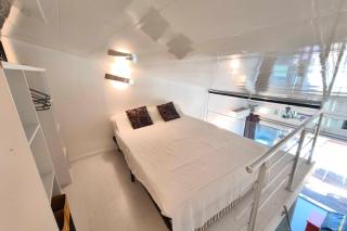 Bright apartment with terrace near the beach - 4