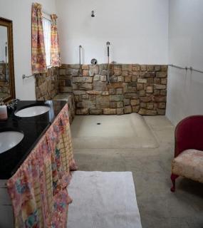 Eclectic Old-Fashioned Comfort in Fourways - 5