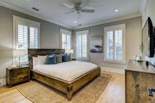 AV3-39: 3 39th Avenue - 3