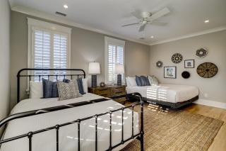 AV3-39: 3 39th Avenue - 2