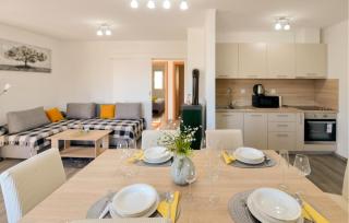 Awesome Home In Lisane Ostrovicke With Wifi - 1