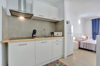 Top Floor Studio, Pools, Fast Internet, Parking - 4