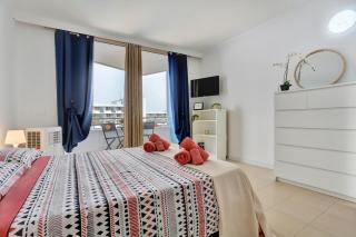 Top Floor Studio, Pools, Fast Internet, Parking - 1